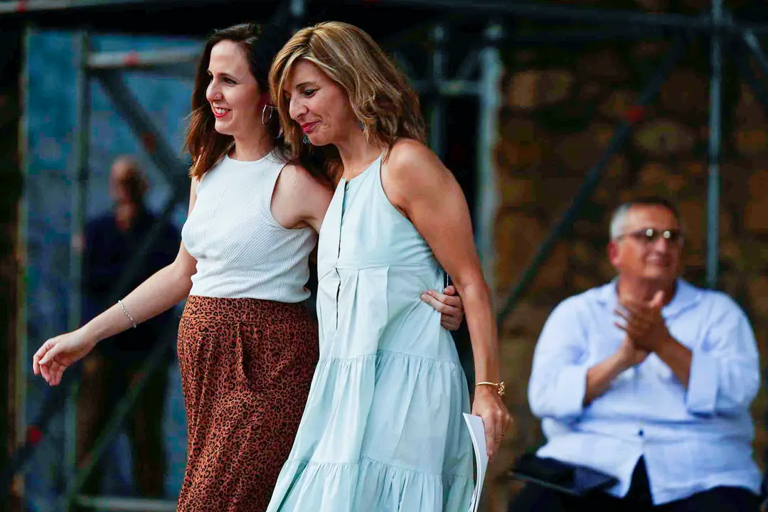 La vicepresidenta segunda del Gobierno y ministra de Trabajo y Econom&iacute;a Social, Yolanda D&iacute;az, junto a la secretaria general de Podemos y ministra de Derechos Sociales y Agenda 2030, Ione Belarra (i) en una imagen de archivo./ Rafa Alcaide
