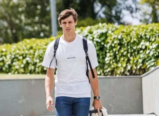 El defensa central Robin Le Normand acude a la concentraci&oacute;n de la selecci&oacute;n espa&ntilde;ola. / RFEF