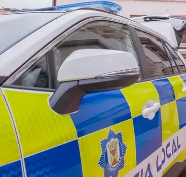 Nuevos veh&iacute;culos h&iacute;bridos para la Polic&iacute;a Local de Torrelavega. / AT