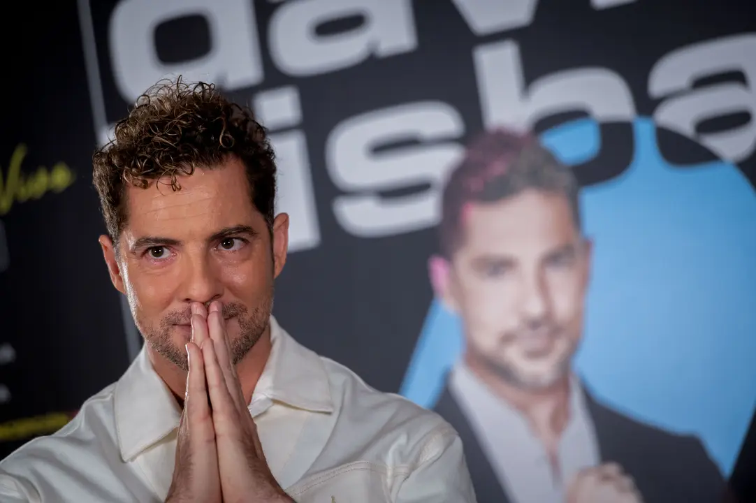 El cantante David Bisbal durante la entrevista concedida en la que habla de los preparativos para otra nueva gira por Espa&ntilde;a y el lanzamiento de nuevas canciones. / Fernando Villar
