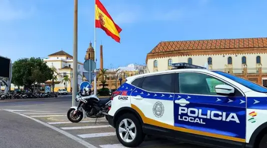 Veh&iacute;culos de la Polic&iacute;a Local de C&aacute;diz. / PLC