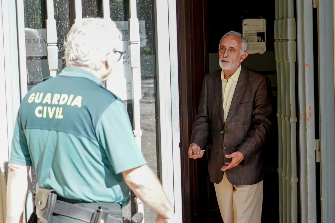 El exdirector t&eacute;cnico de la fundaci&oacute;n (Faffe) Fernando Jos&eacute; Vill&eacute;n Rueda, a la salida de la Audiencia de Sevilla. /  Eduardo Briones