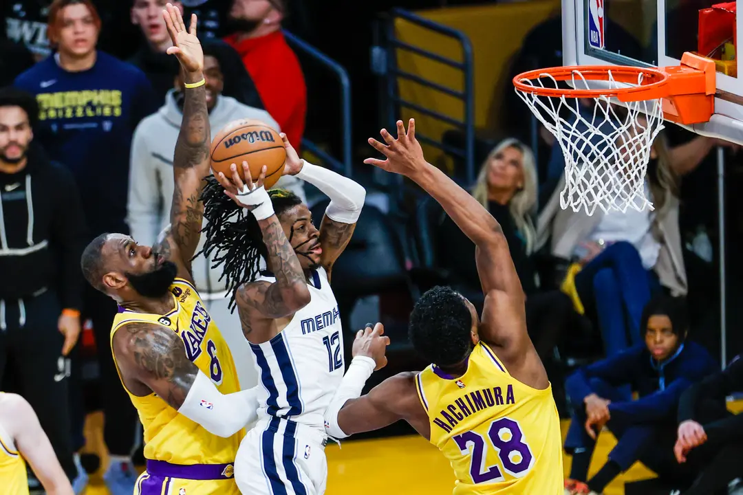 El escolta de los Memphis Grizzlies Ja Morant, en el centro de la imagen. /  Ringo Chiu