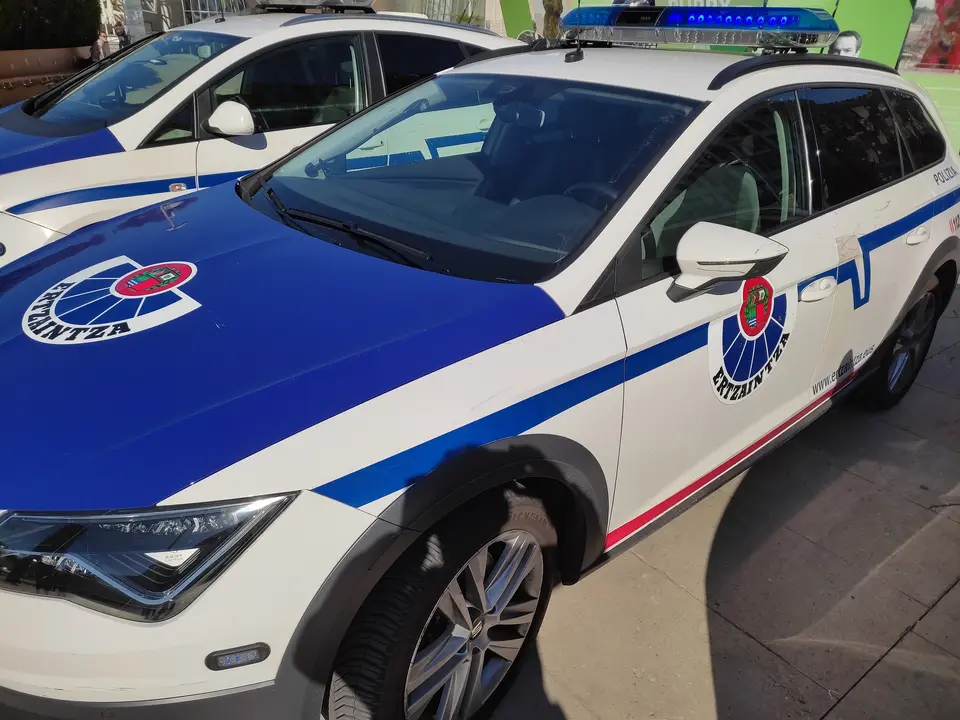 Coche patrulla de la Ertzaintza. / EP