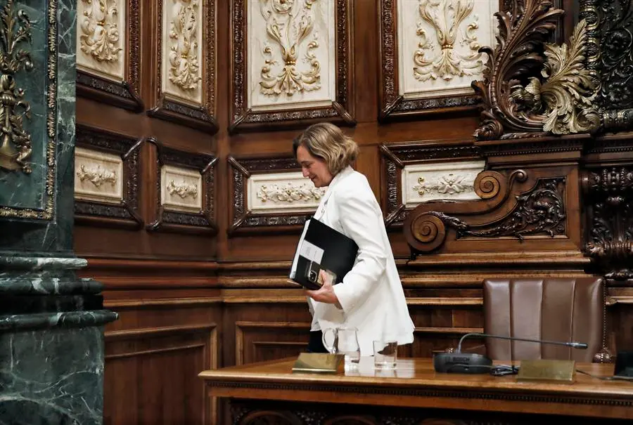 La alcaldesa en funciones de Barcelona, Ada Colau, en el &uacute;ltimo pleno de su mandato. EFE / Andreu Dalmau