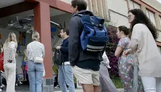 Uno de los centros donde hoy se celebraban los primeros ejercicios de las oposiciones de estabilizaci&oacute;n de Secundaria. / Nacho Romero