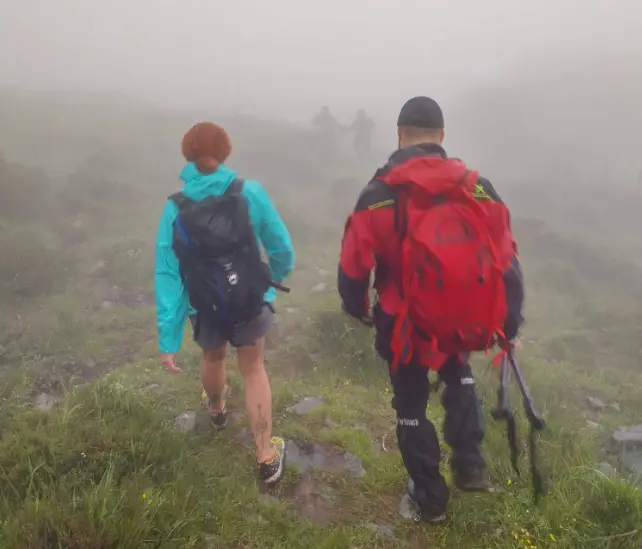 Rescatados dos senderistas en los Collados del As&oacute;n desorientados por la niebla. / 112