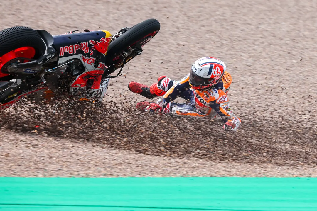 Marc M&aacute;rquez durante una de las ca&iacute;das. / Jan Woitas/Dpa