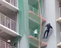 Actuaci&oacute;n de los bomberos ante un intento de suicidio. / AC