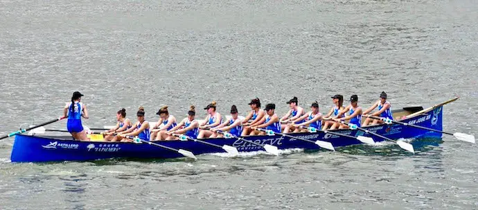 La &lsquo;San Jos&eacute;&rsquo; femenina de Astillero, en la regata del domingo en Pasajes. / JOSU Z