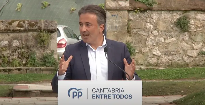 El alcalde de Camargo Diego Movell&aacute;n.