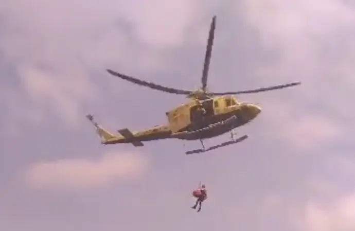 Momento de la evacuaci&oacute;n en helic&oacute;ptero del herido. / 112