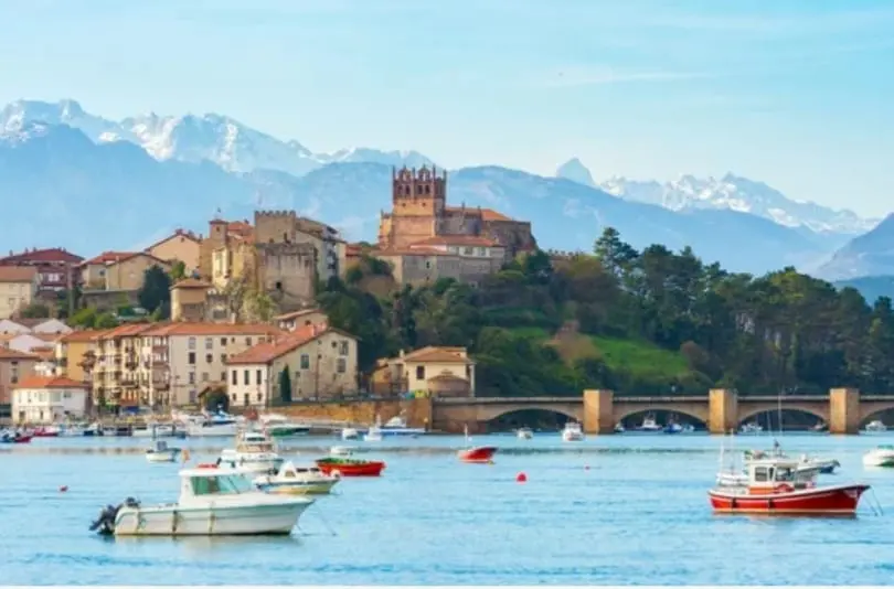 Panor&aacute;mica de San Vicente de la Barquera. / AC