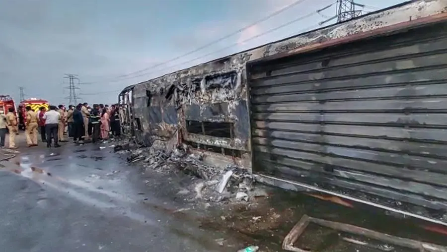Al menos 25 personas han muerto en un accidente de autob&uacute;s en el oeste de la India. EFE / BULDHANA POLICE