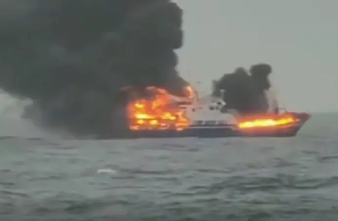 Momento en el que arde el Nuevo San Juan.EFE