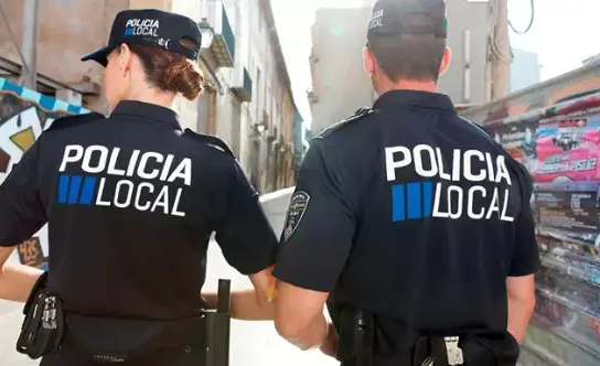 Agentes de la Polic&iacute;a Local de Palma. /  CORT