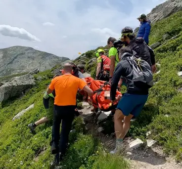 Rescate de la corredora lesionada. / GC