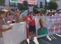 Movilizaci&oacute;n en Guillena en repulsa a la agresi&oacute;n en una discoteca que ha dejado en coma a un var&oacute;n de 35 a&ntilde;os. / CARLOS GONZ&Aacute;LEZ