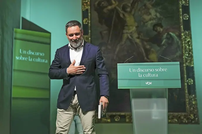 El lider de VOX, Santiago Abascal, aborda en un discurso la situaci&oacute;n de la cultura en Espa&ntilde;a en la Fundaci&oacute;n Carlos de Amberes. EFE/Borja S&aacute;nchez Trillo
