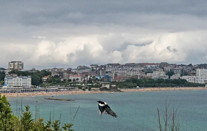 Las nubes cubren el cielo de Santander. / ROM&Aacute;N G. AGUILERA