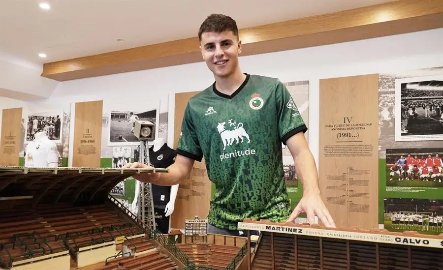 Iv&aacute;n Morante, jugador del Ibiza, se incorpora a la plantilla del Racing de Santander este mi&eacute;rcoles. EFE/ Real Racing Club