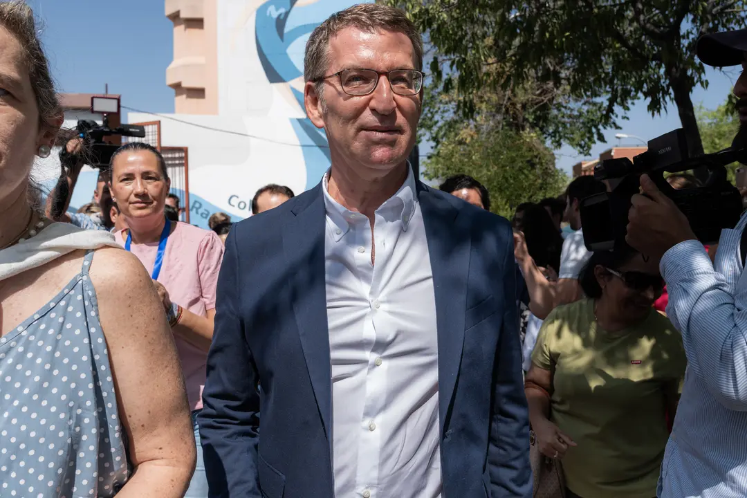 Cargar m&aacute;is
El candidato del PP a la Presidencia del Gobierno de Espa&ntilde;a, Alberto N&uacute;&ntilde;ez Feij&oacute;o, tras ejercer su derecho a voto para las elecciones generales en el Colegio Ramiro de Maeztu, a 23 de julio de 2023, en Madrid (Espa&ntilde;a).