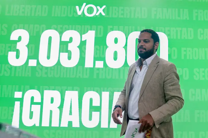 El secretario general de Vox, Ignacio Garriga, durante una rueda de prensa tras las elecciones generales del 23j.