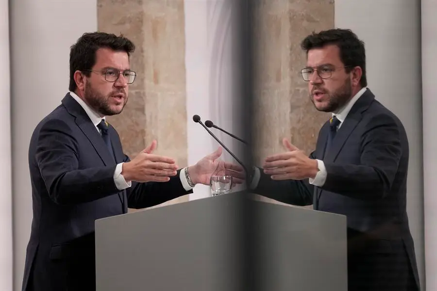 El presidente de la Generalitat, Pere Aragon&egrave;s, da una rueda de prensa. EFE / Enric Fontcuberta