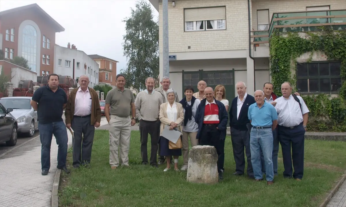 Ruta conmemorativa por los mojones entre Astillero y Guarnizo por el 15 aniversario de la recuperaci&oacute;n de los l&iacute;mites hist&oacute;ricos entre ambas localidades. / Alerta