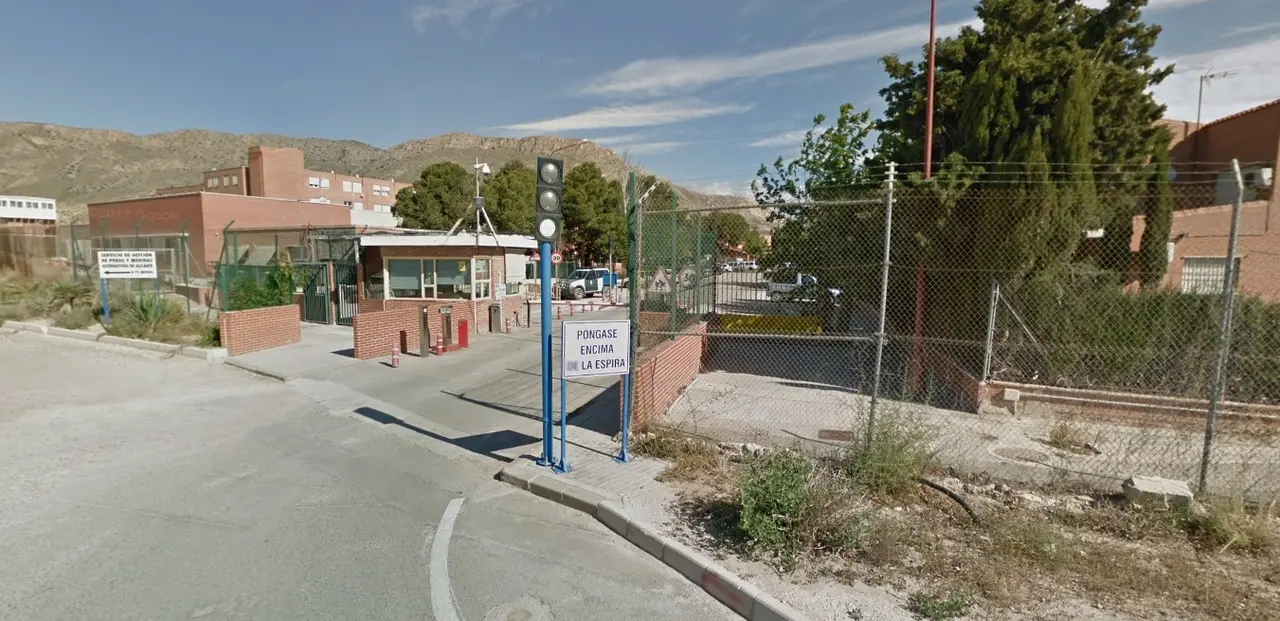 Acceso al Centro Penitenciario de Fontcalent. / Alerta