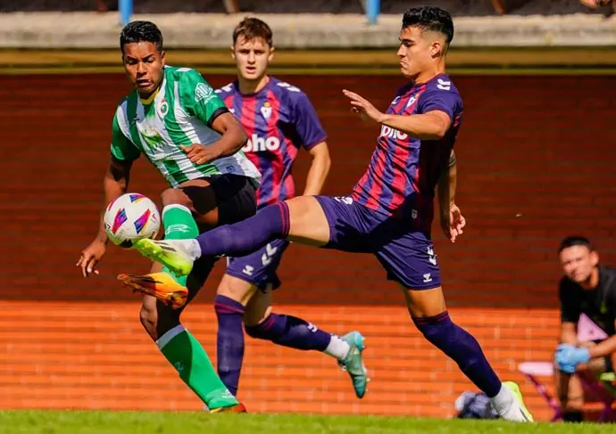 Partido entre el Racing y el Eibar. / aee