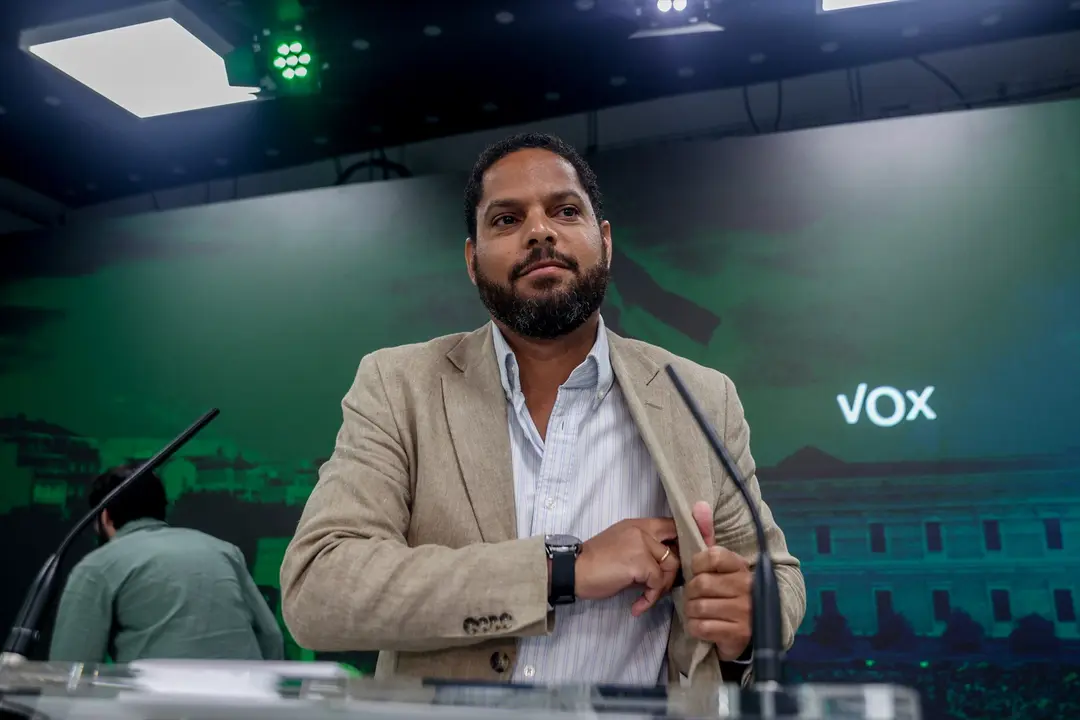 El secretario general de Vox, Ignacio Garriga, durante una rueda de prensa. EP / Ricardo Rubio