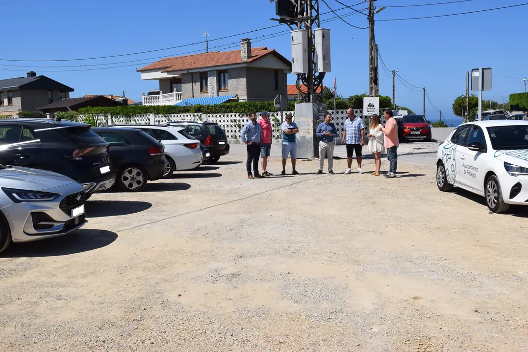 Aparcamiento en la playa de la Arnía. / ALERTA