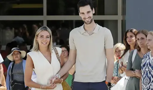 Sergio Rico sale del hospital 83 d&iacute;as despu&eacute;s de su grave accidente: "Quiero volver al f&uacute;tbol"EL MUNDO (V&iacute;deo) // EFE (Foto)