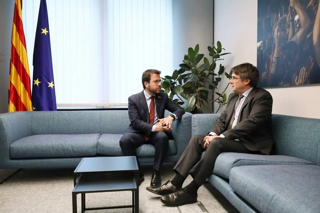 El presidente de la Generalitat, Pere Aragon&egrave;s, se re&uacute;ne con el expresidente Carles Puigdemont. EP / Archivo