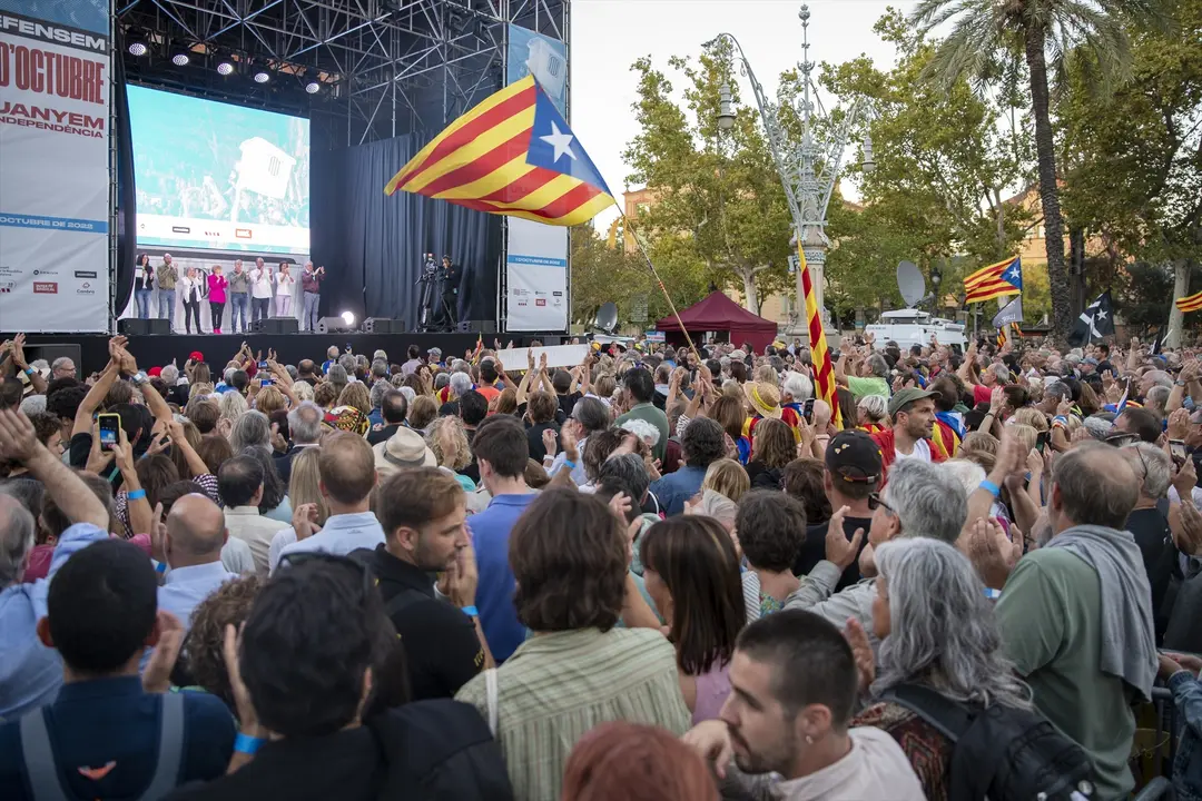 Varias personas se manifestaron el pasado 1 de octubre de 2022 para conmemorar el 5&ordm; Aniversario del refer&eacute;ndum ilegal de autodeterminaci&oacute;n, 1-O. EP / Lorena Sop&ecirc;na