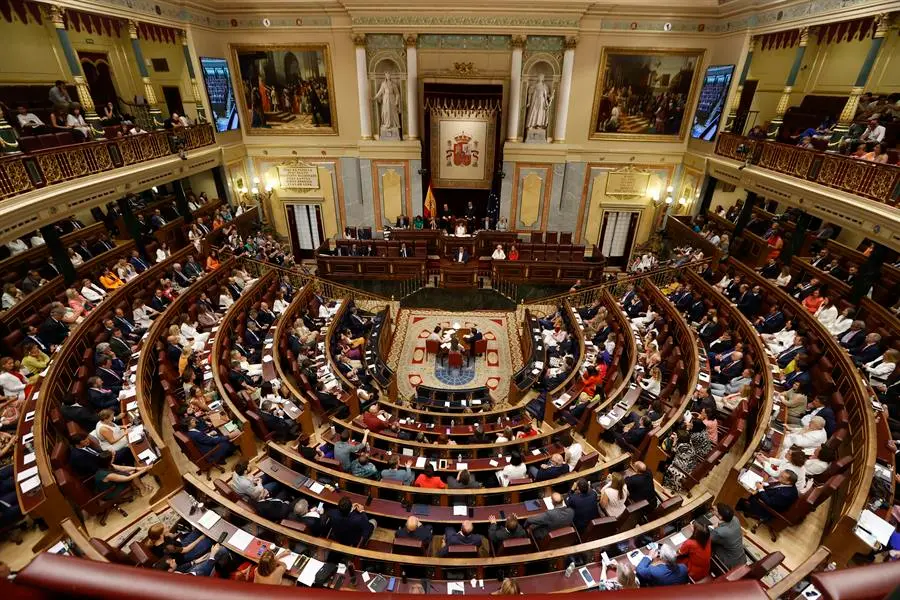 El hemiciclo del Congreso durante la sesi&oacute;n constitutiva de las Cortes Generales de la XV Legislatura, este jueves. EFE / Juan Carlos Hidalgo