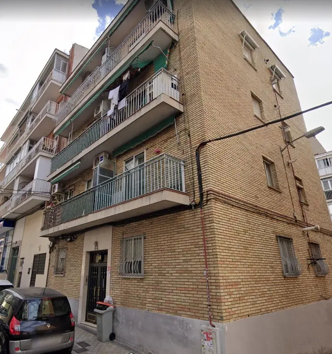 Edificio de la calle San Fidel por la que escal&oacute; un joven al olvidarse las llaves dentro de la casa y termin&oacute; herido de gravedad. EP