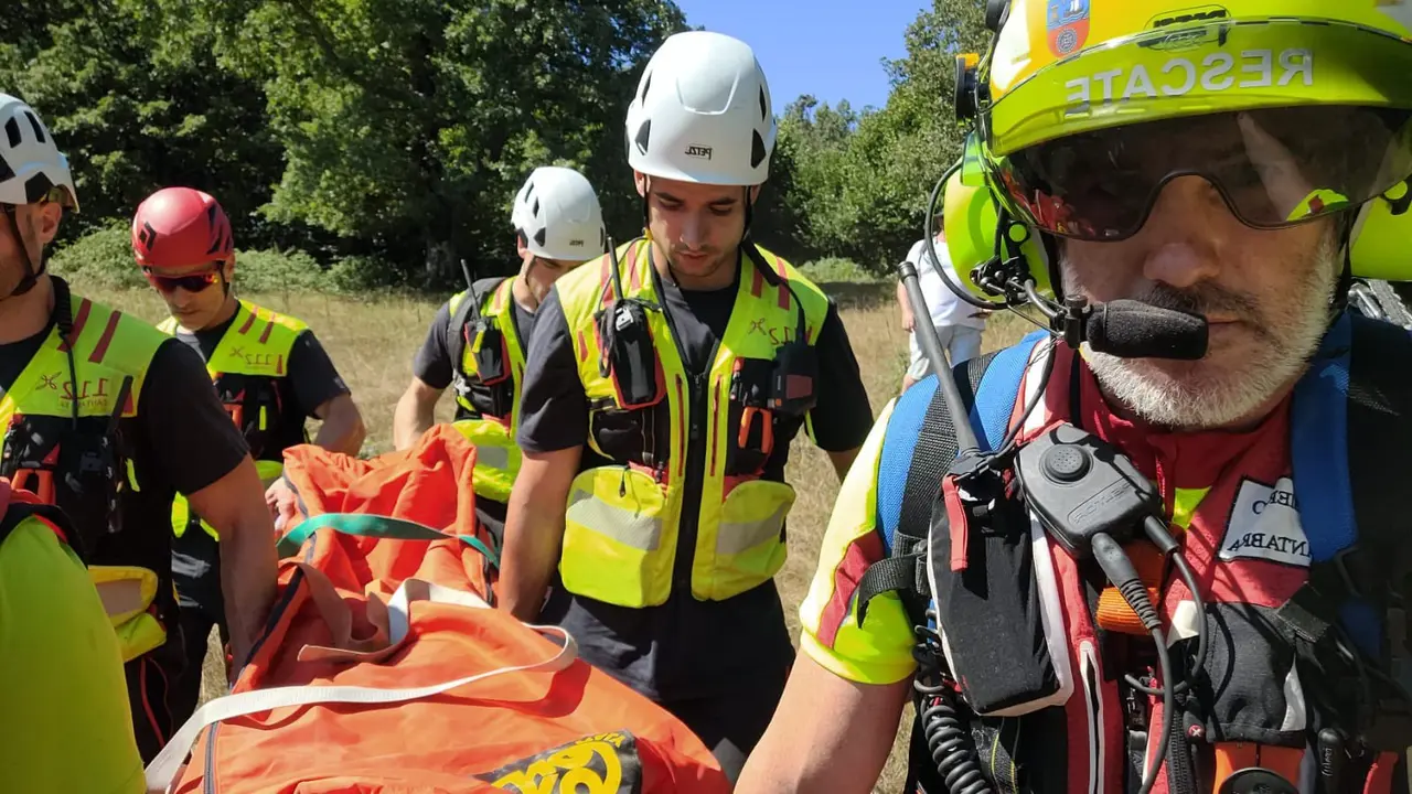El equipo del helic&oacute;ptero realiza dos rescates en Picos de Europa. / Alerta