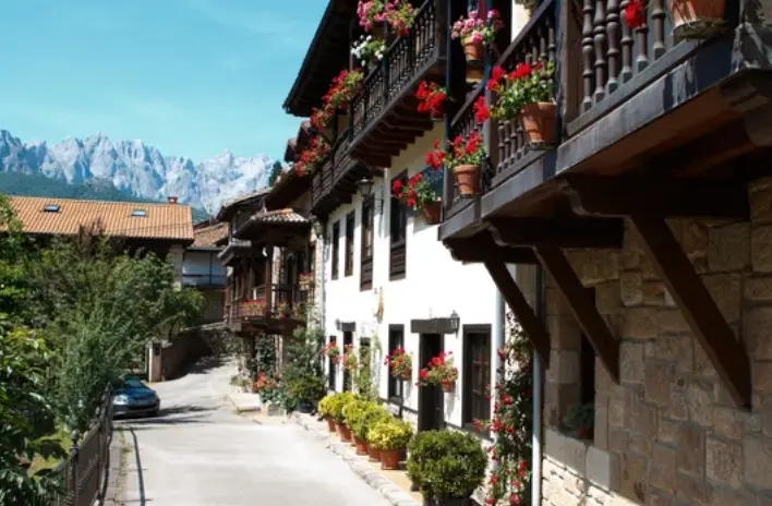Pueblo de Cosgaya, en Picos de Europa, Espa&ntilde;a.