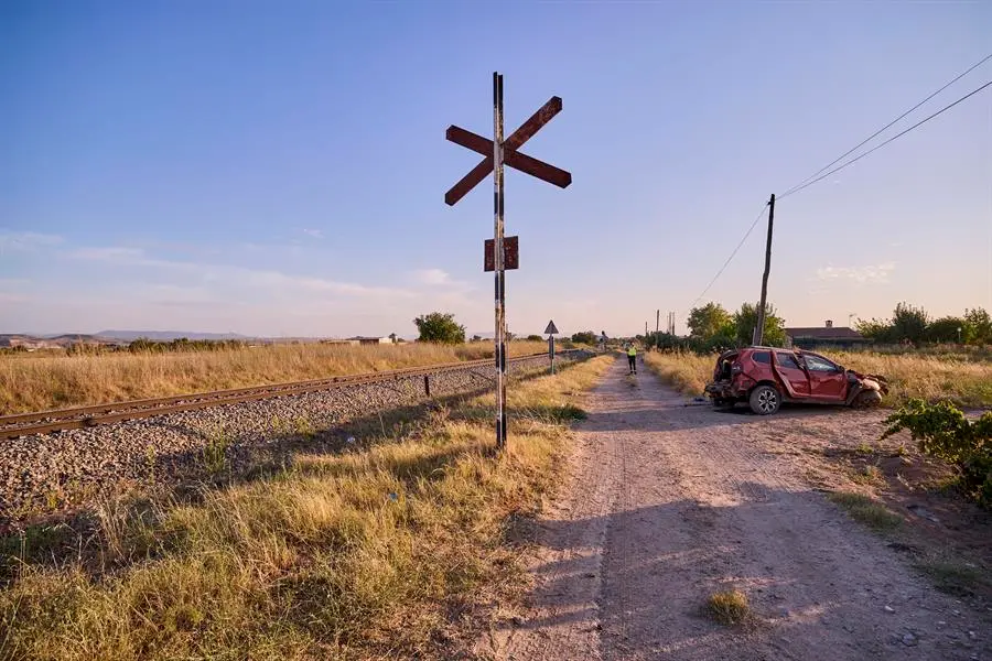 Los dos heridos arrollados por un tren cerca de Talavera siguen ingresados en estado grave