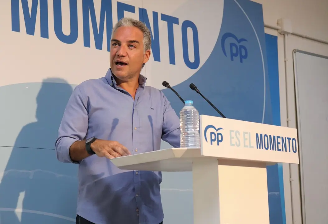 El coordinador general del PP, El&iacute;as Bendodo, en un acto en Estepona. / EP