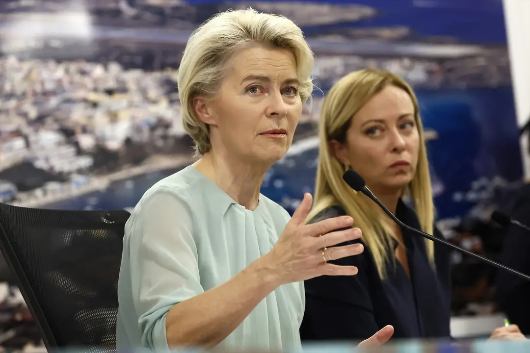 La presidenta de la Comisi&oacute;n Europea, Ursula von der Leyen, junto a la primera ministra italiana, Giorgia Meloni. EP / Cecilia Fabiano