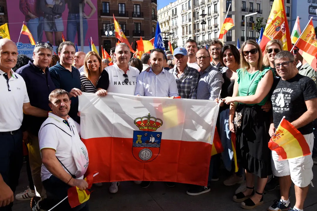 Parte de la representaci&oacute;n de Cantabria en la manifestaci&oacute;n de este domingo en Madrid. / Richard Zubelzu