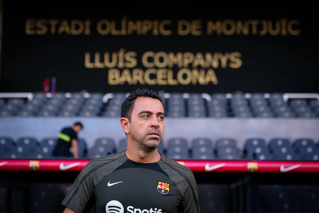 El entrenador del FC Barcelona, Xavi Hern&aacute;ndez, en el Estadi Ol&iacute;mpic Llu&iacute;s Companys. / ALERTA