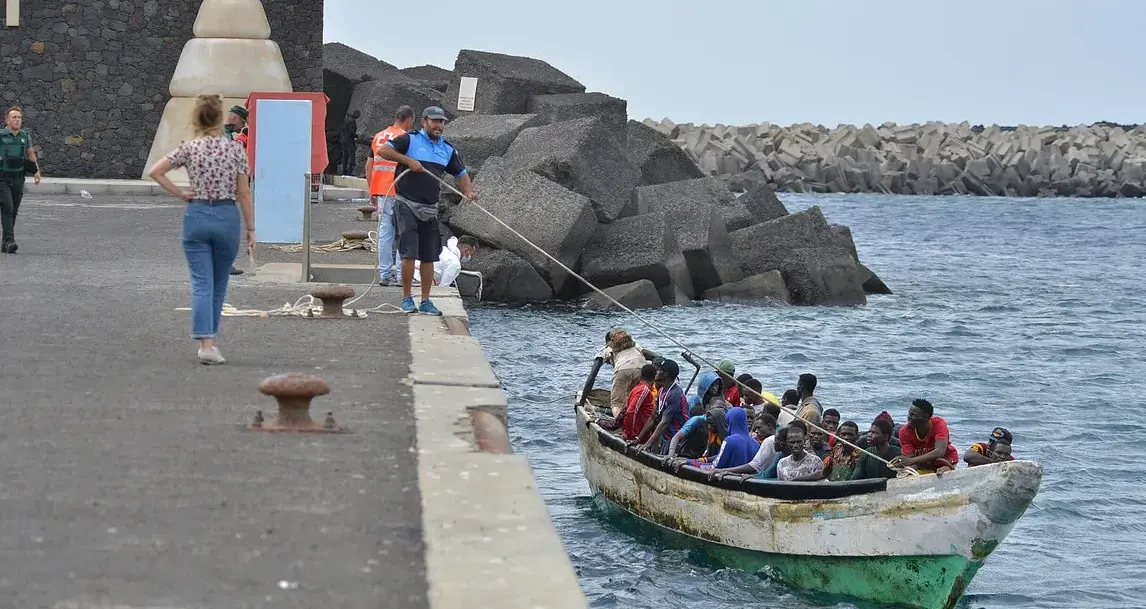 El Hierro recibi&oacute; el mi&eacute;rcoles a 639 migrantes en 24 horas. | EP