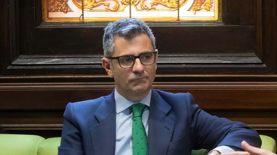 El ministro, F&eacute;lix Bola&ntilde;os durante una reuni&oacute;n en Barcelona. / Marta P&eacute;rez