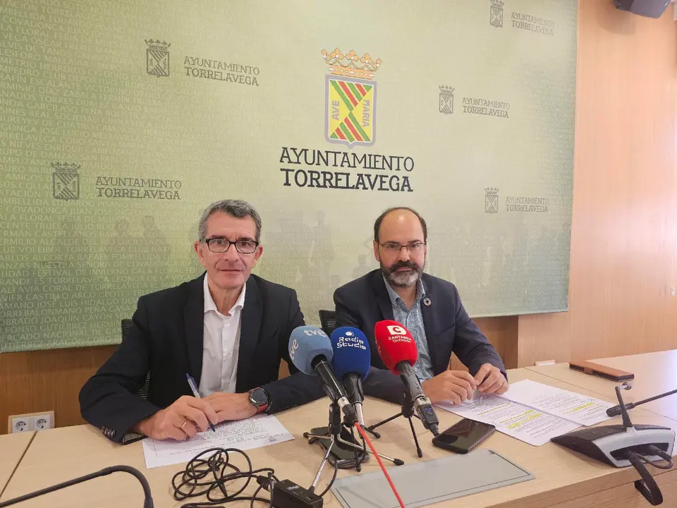 El concejal de Hacienda, Pedro P&eacute;rez Noriega, y el primer teniente de alcalde, Jos&eacute; Luis Urraca. / Alerta