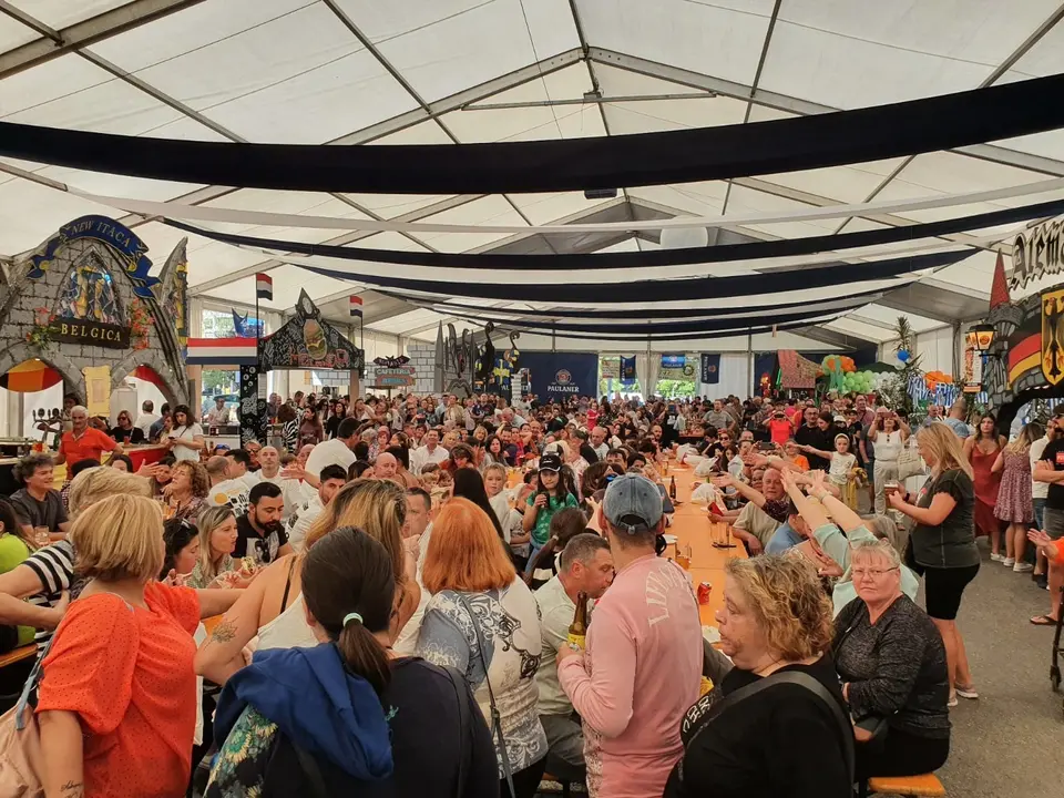 Asistentes al Festival Europeo de la Cerveza de Laredo. / Alerta