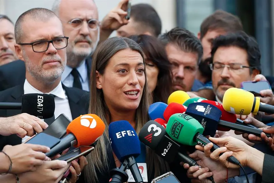 La portavoz parlamentaria de Junts, Miriam Nogueras, tras la reuni&oacute;n este viernes con el secretario general del PSOE y presidente del Gobierno en funciones, Pedro S&aacute;nchez. EFE / J.P.GANDUL